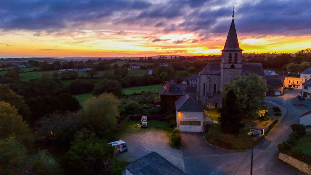 Frankrijk Pradinas Sunset Drone Jansen-Arts Hymer Exsis-I 588 Route51