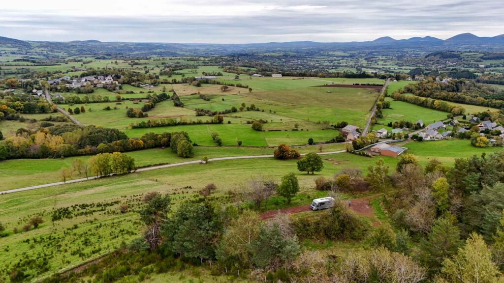 Frankrijk Rochefort-Montagne Uitzicht Jansen-Arts Hymer Exsis-I 588 Route51