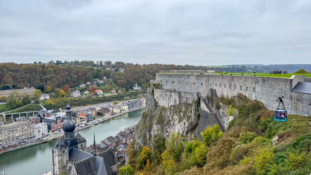 Belgie Dinant Citadelle Kabelbaan Jansen-Arts Hymer Exsis-I 588 Route51