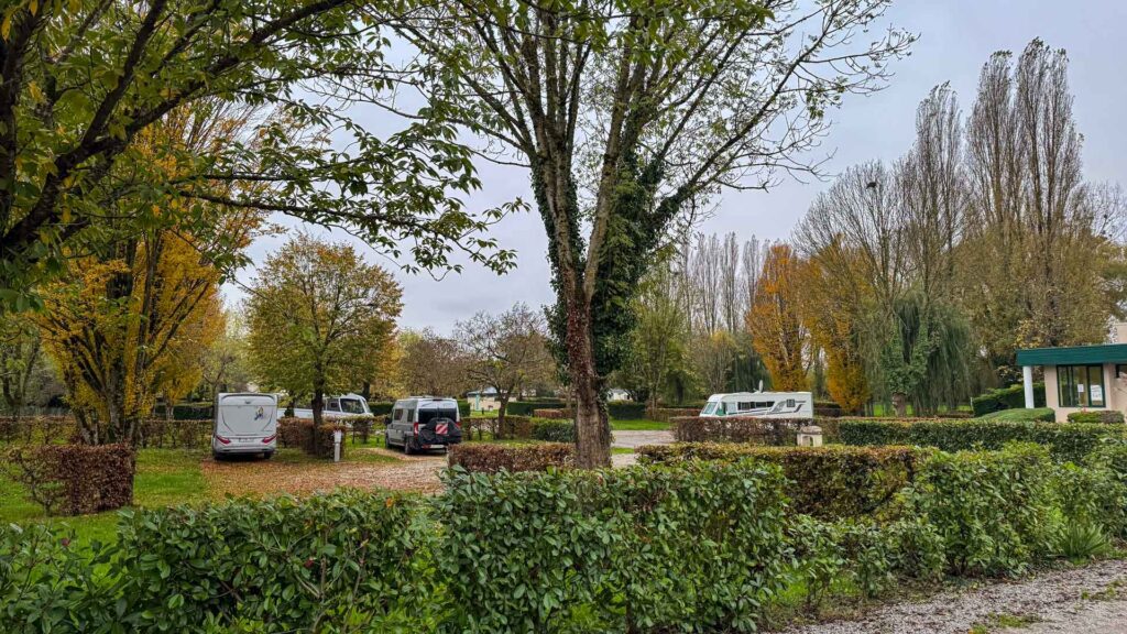 Frankrijk Camping-Car Park Vatan Jansen-Arts Hymer Exsis-I 588 Route51