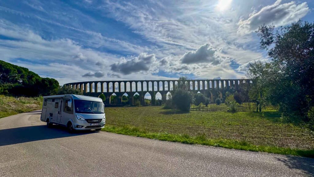 Portugal Aqueduto do Convento de Cristo Jansen-Arts Hymer Exsis-I 588 Route51