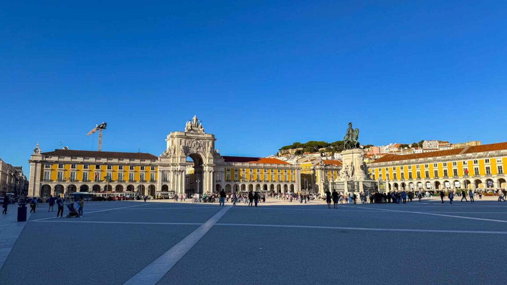 Portugal Lisboa Praça do Comércio Jansen-Arts Hymer Exsis-I 588 Route51