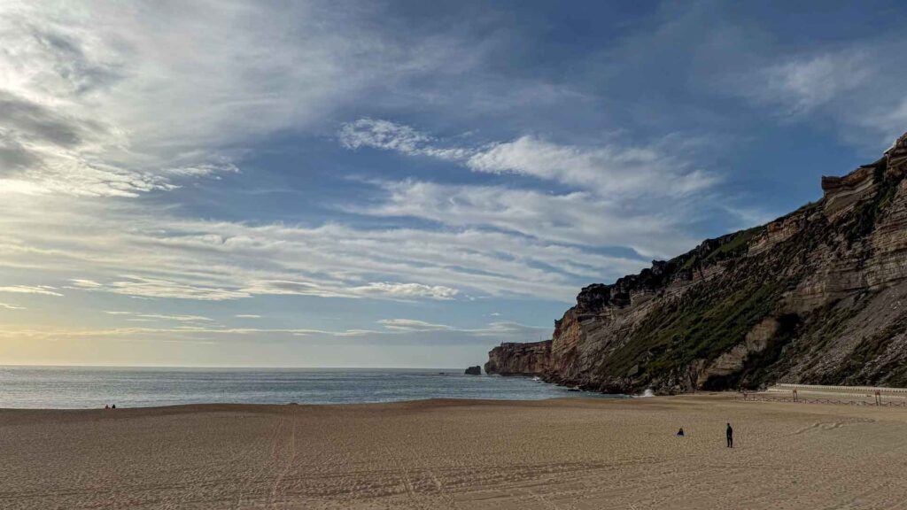 Portugal Nazare Beach Jansen-Arts Hymer Exsis-I 588 Route51