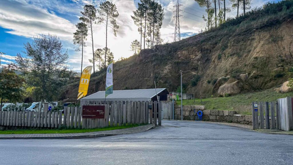 Portugal Parque de Camposmo de Mourilhe Entrance Jansen-Arts Hymer Exsis-I 588 Route51