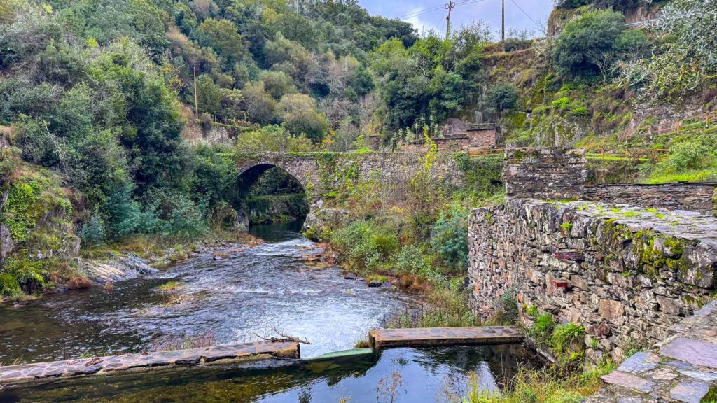 Portugal Praia Fluvial Ponte Velha Waterval Jansen-Arts Hymer Exsis-I 588 Route51