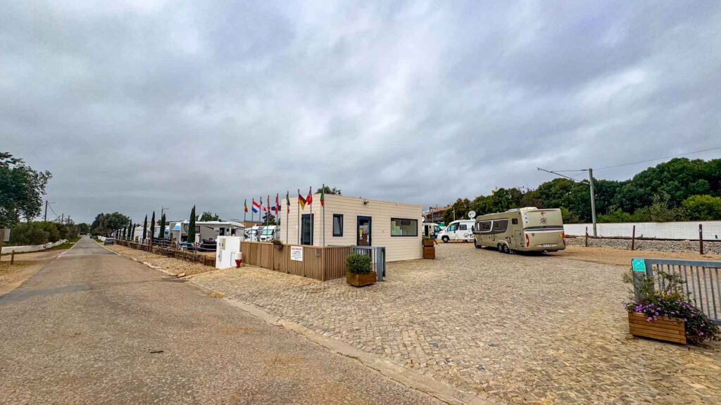 Portugal Tavira Motorhome Park Ingang Jansen-Arts Hymer Exsis-I 588 Route51