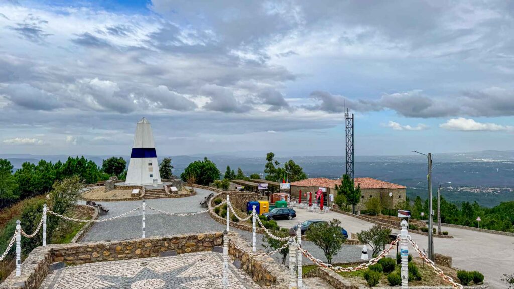 Portugal Vila de Rei Centro Geodesico Jansen-Arts Hymer Exsis-I 588 Route51