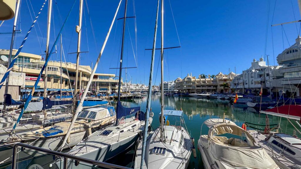 Spanje Benalmadena Harbour Morning Jansen-Arts Hymer Exsis-I 588 Route51
