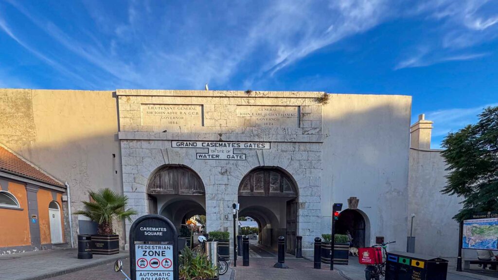 Spanje Gibraltar Stadspoort Jansen-Arts Hymer Exsis-I 588 Route51