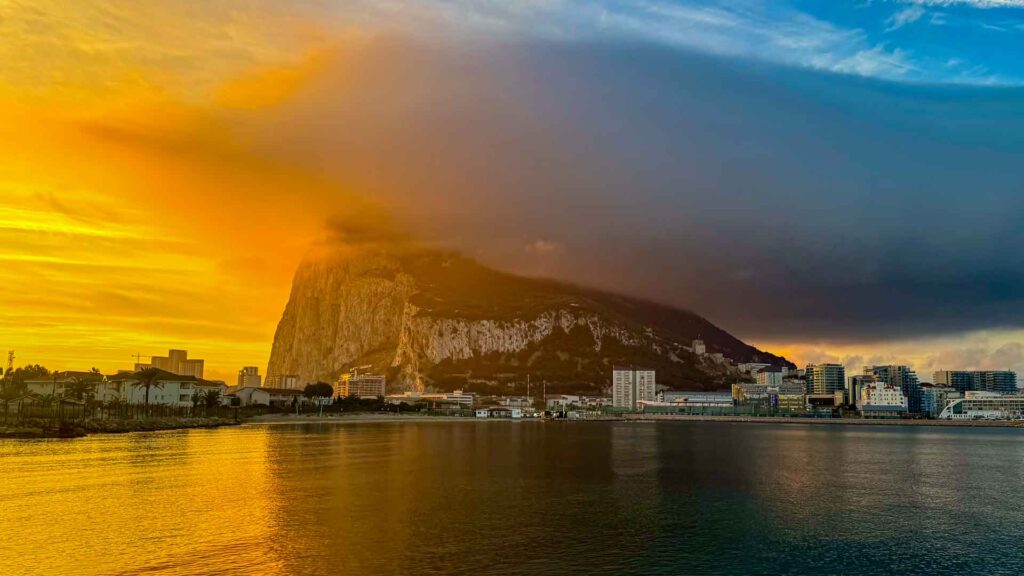 Spanje Gibraltar Sunrise Jansen-Arts Hymer Exsis-I 588 Route51