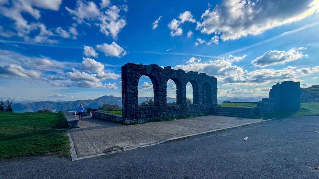 Spanje Jaizkibel-Hondarribia Bogenmuur Jansen-Arts Hymer Exsis-I 588 Route51