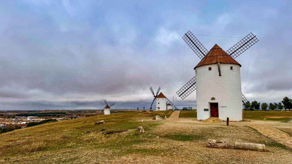 Spanje Mota del Cuervo Molen Jansen-Arts Hymer Exsis-I 588 Route51