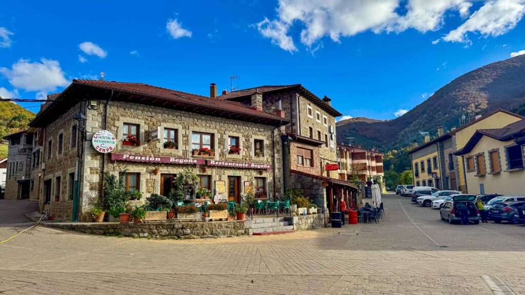 Spanje Posada de Valdón Restaurant Jansen-Arts Hymer Exsis-i 588 Route51