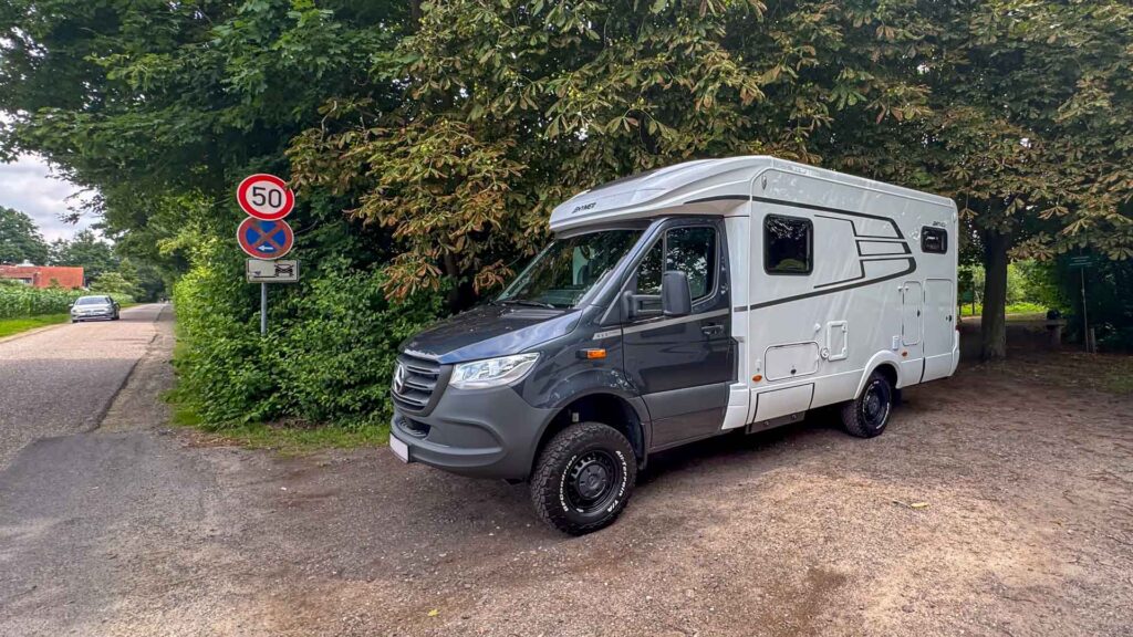 Duitsland Schuttorf Parking Hymer ML-T 570 4x4 Offgrid Route51
