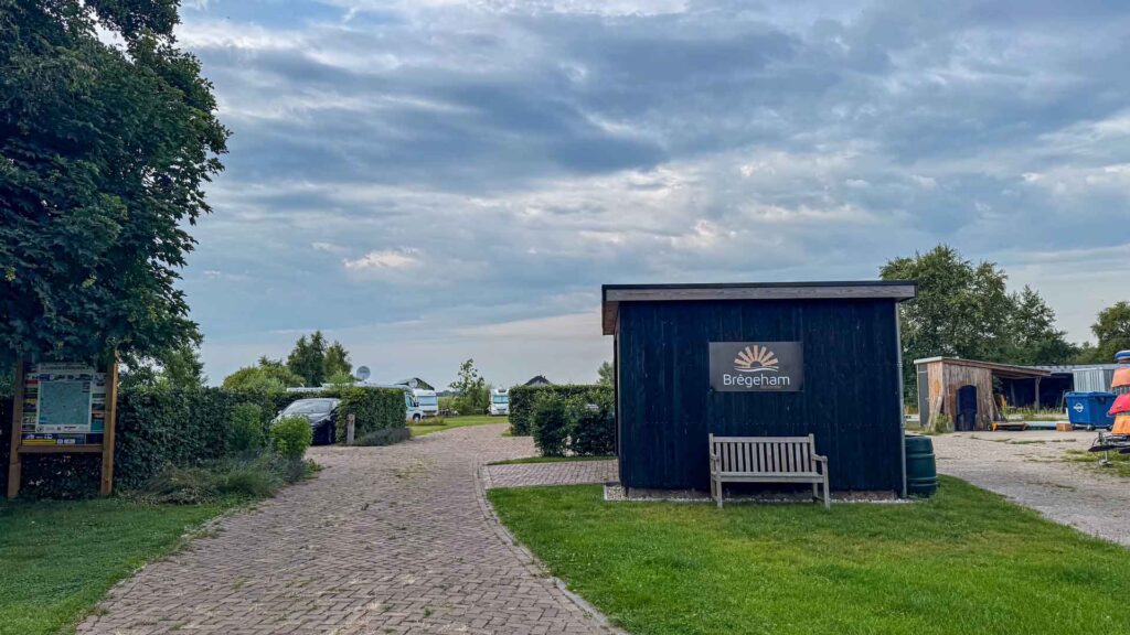 Nederland Friesland Oudega Camperplaats Bregeham Ingang Hymer ML-T 570 4x4 Offgrid Route51