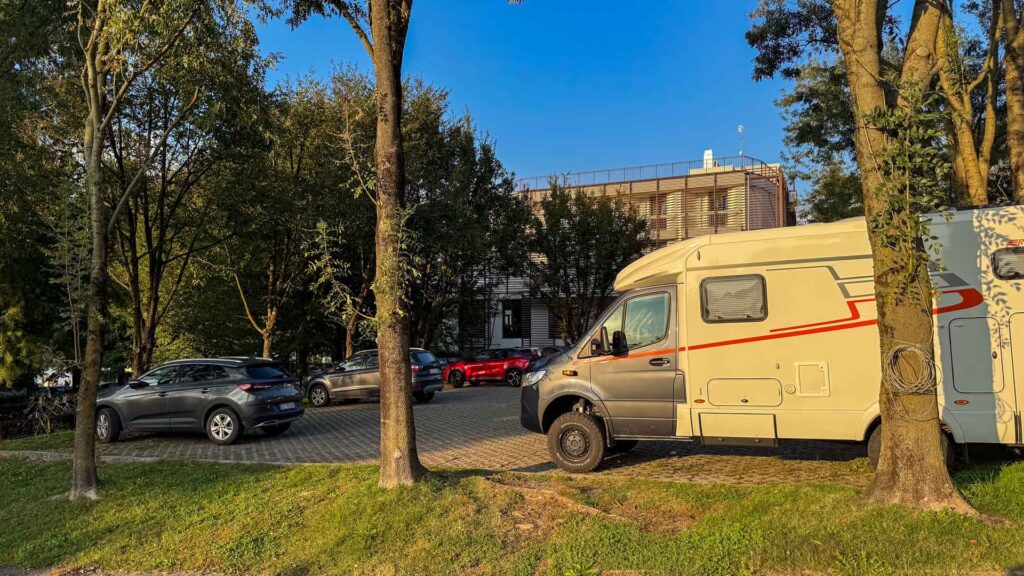 Italie Corgeno Lago di Comabbio Parking Overview Hymer ML-T 570 4x4 Offroad Offgrid Route51