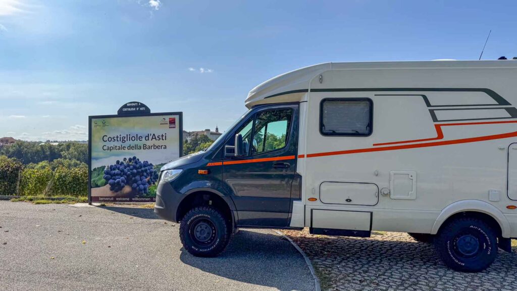 Italie Costigliole d'Asti Parking Hymer ML-T 570 4x4 Offroad Offgrid Route51