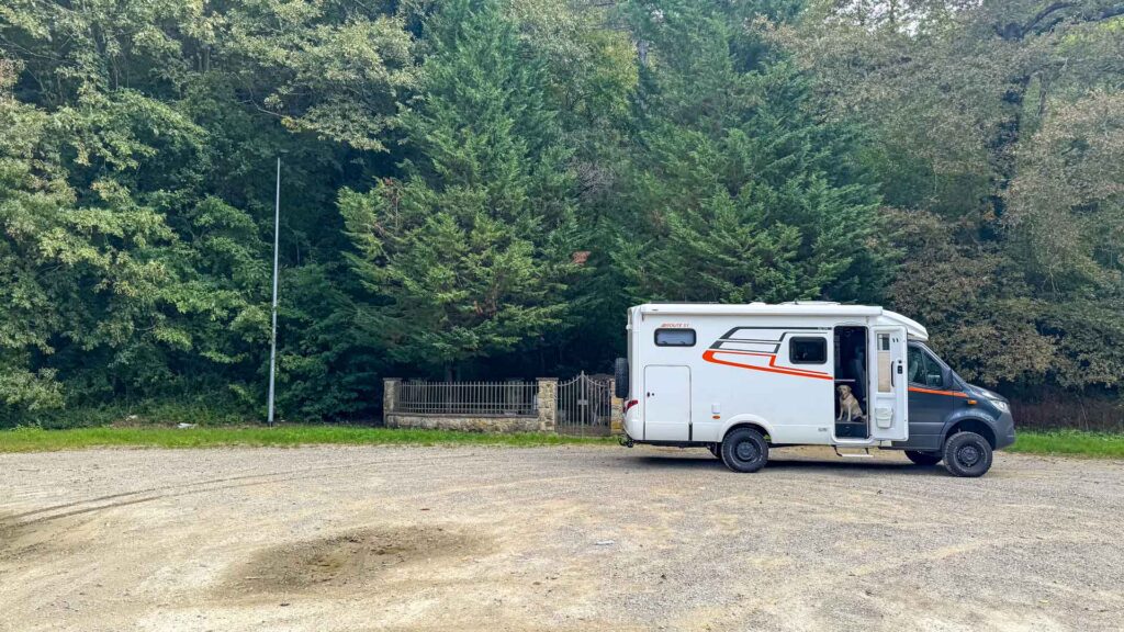 Italie Palazzo del Pero Camperplaats Hymer ML-T 570 4x4 Offroad Offgrid Route51