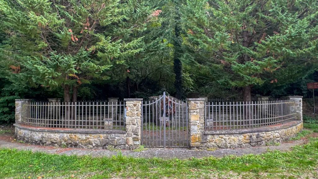 Italie Palazzo del Pero Gedenkplaats Hymer ML-T 570 4x4 Offroad Offgrid Route51