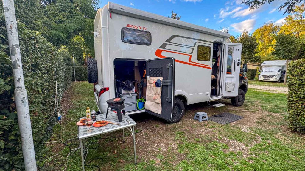 Italie Rome Camping Village Flaminio Pitch BBQ Hymer ML-T 570 4x4 Offroad Offgrid Route51