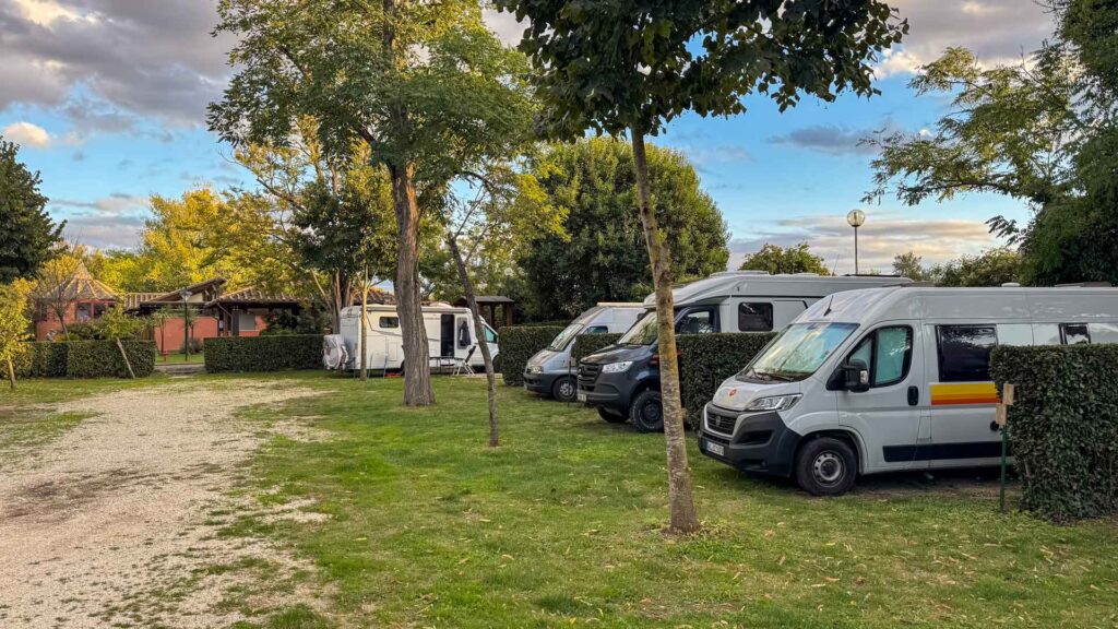 Italie Rome Camping Village Flaminio Pitch Hymer ML-T 570 4x4 Offroad Offgrid Route51