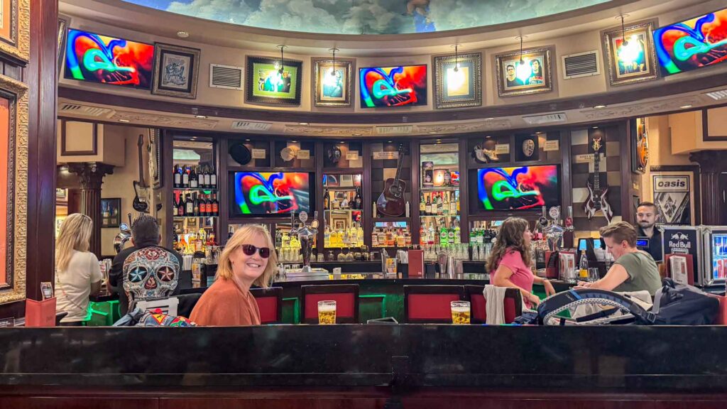 Italie Rome Hard Rock Cafe Jeannette Hymer ML-T 570 4x4 Offroad Offgrid Route51