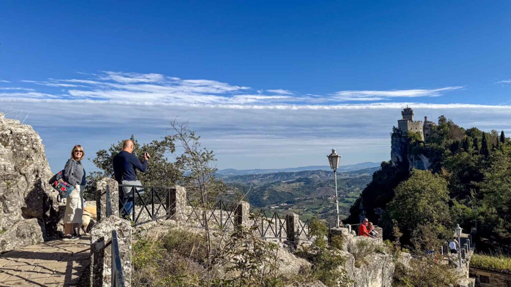 San-Marino Jeannette Stella Kasteel Hymer ML-T 570 4x4 Offroad Offgrid Route51