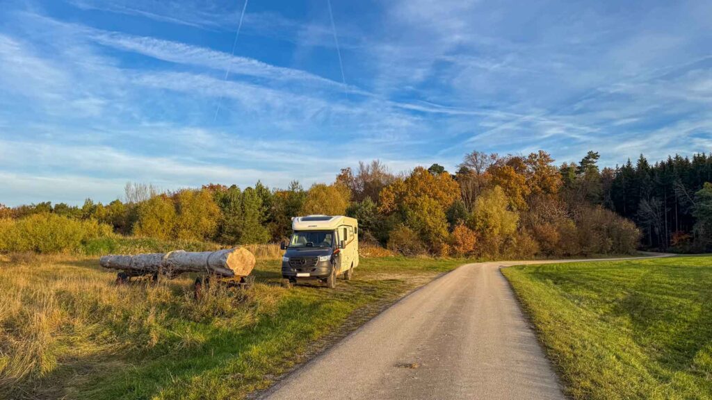 Onze camper in de ochtend bij Marxheim vlak voor vertrek