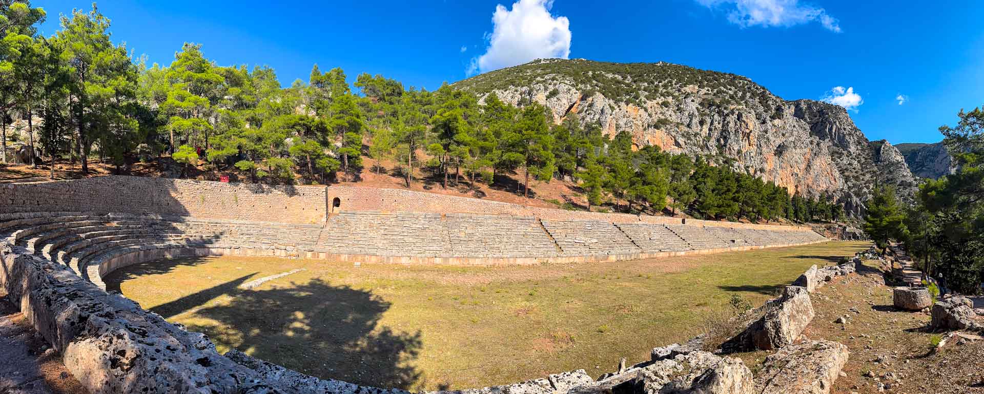 Griekenland Delphi Archeologische Site Stadion Hymer ML-T-570 4x4 Offroad Offgrid Route51