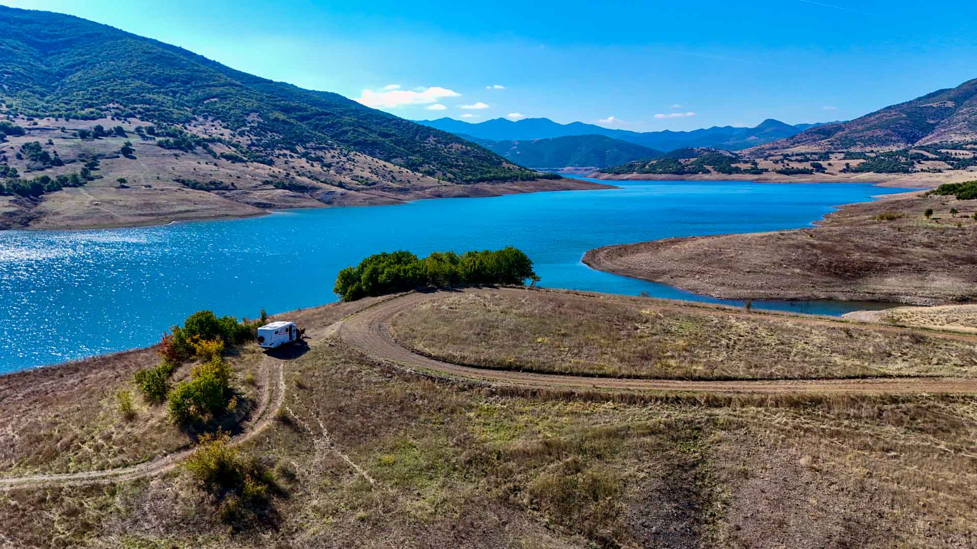 Griekenland Lake Smokovo Drone Hymer ML-T-570 4x4 Offroad Offgrid Route51