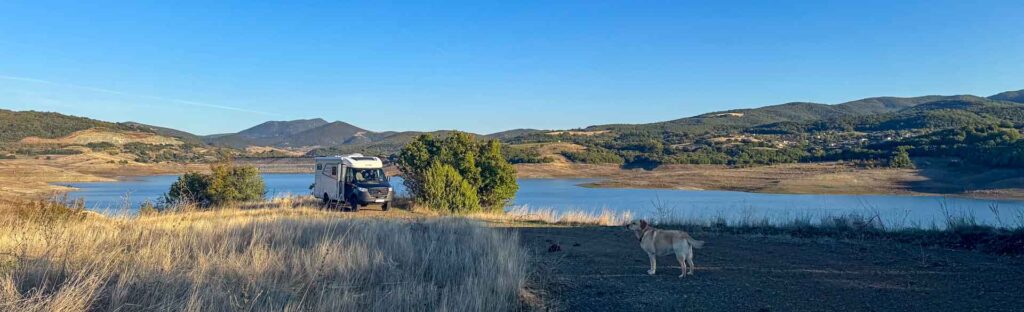 Griekenland Lake Smokovo Stella Drone Hymer ML-T-570 4x4 Offroad Offgrid Route51