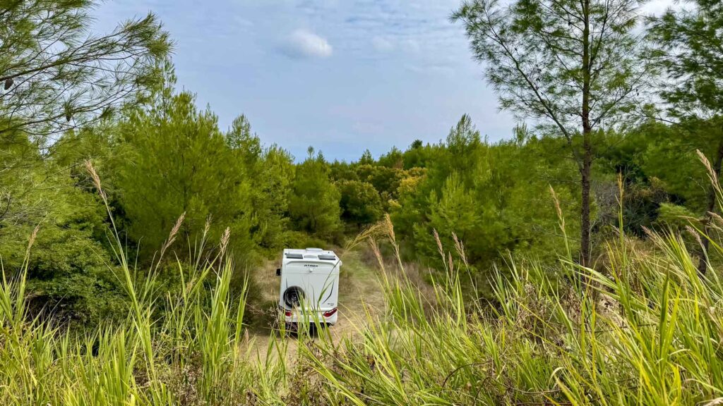 Griekenland Mavrobara Turtle Lake Parking Hymer ML-T-570 4x4 Offroad Offgrid Route51