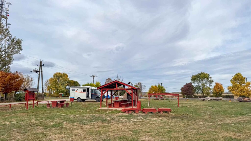 Hongarije Nagypeterd Camperplaats Speeltuin Hymer ML-T-570 4x4 Offroad Route51