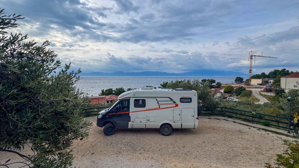 Kroatie Podaca Camping Plaats Hymer ML-T-570 4x4 Offroad Route51