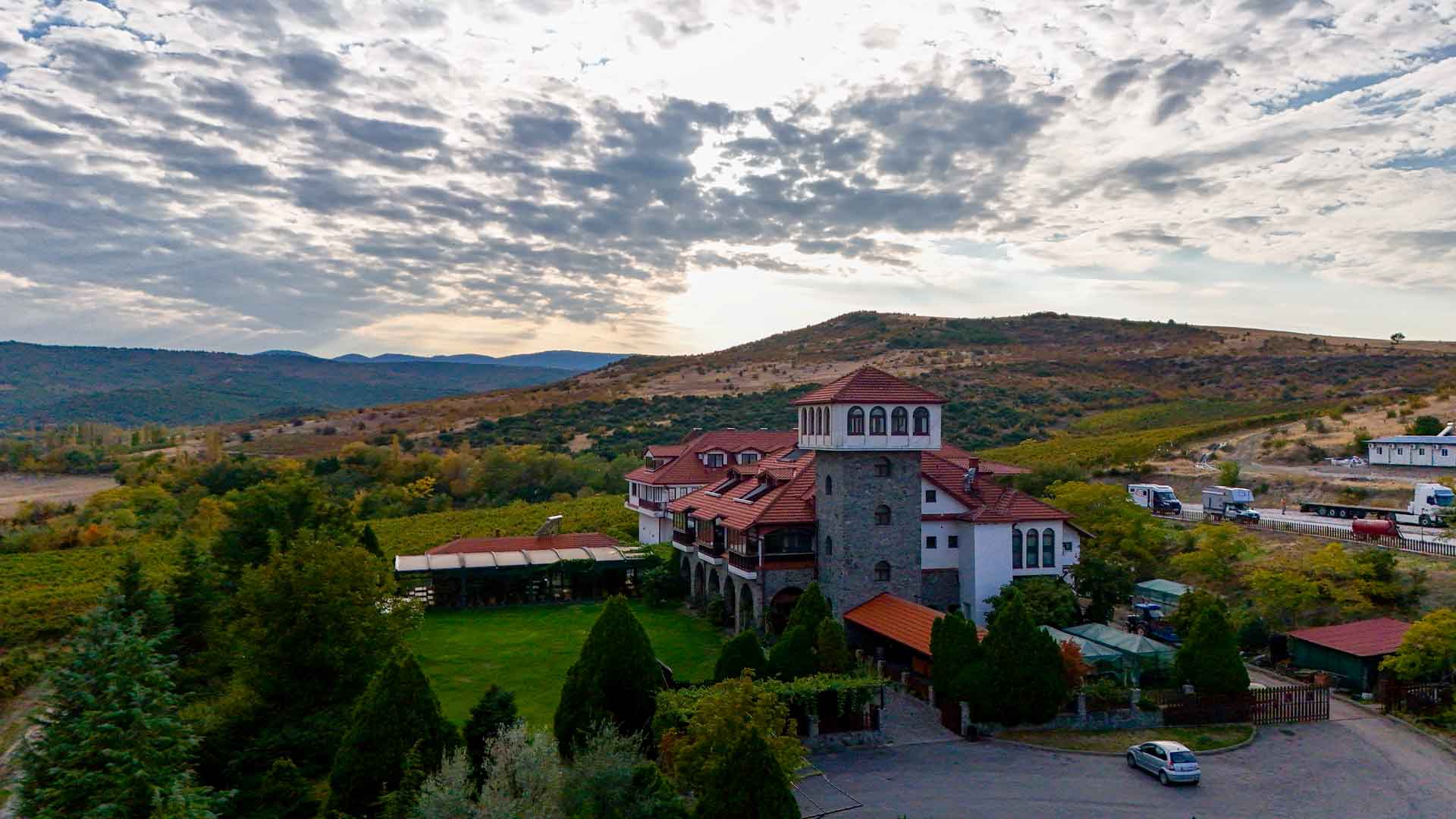 Noord-Macedonie Demir Kapija Popova Kula Winery Drone Hymer ML-T-570 4x4 Offroad Offgrid Route51