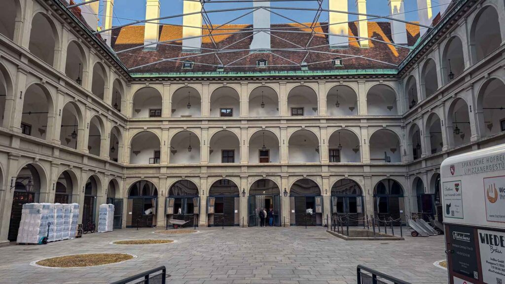 Oostenrijk Wenen Freewalking Tour Spaanse Stallen Hymer ML-T-570 4x4 Offroad Route51