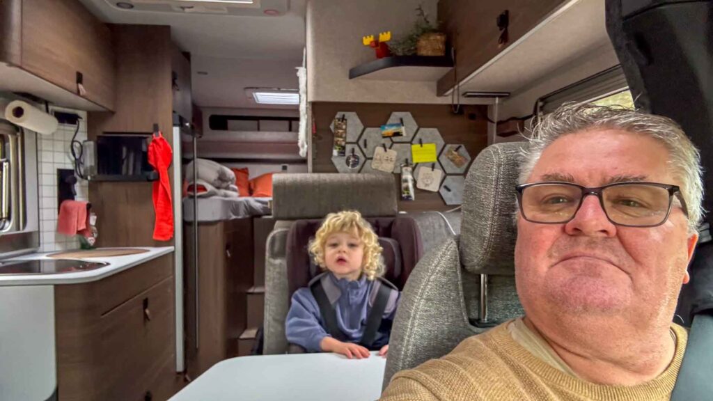 Vertrek bij het Zilvermeer met Robert en Líon in de camper