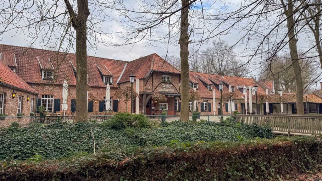 Gevel van Gasthof De Beiaard in Postel