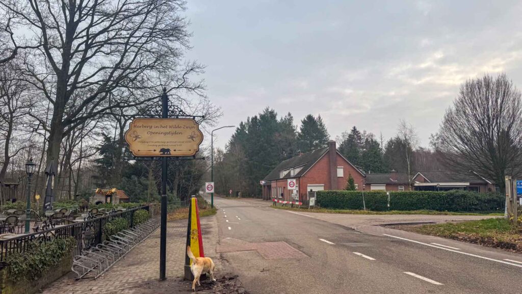 Naambord van restaurant Het Wilde Zwijn langs de weg bij Bergeijk