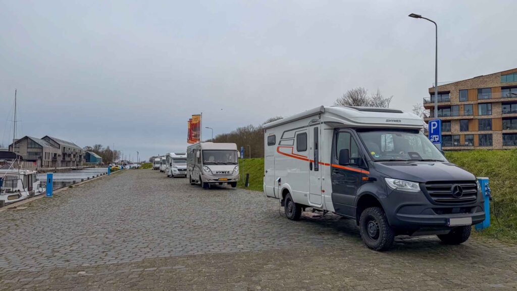 Onze camper op de camperplaats bij Jachthaven Middelharnis