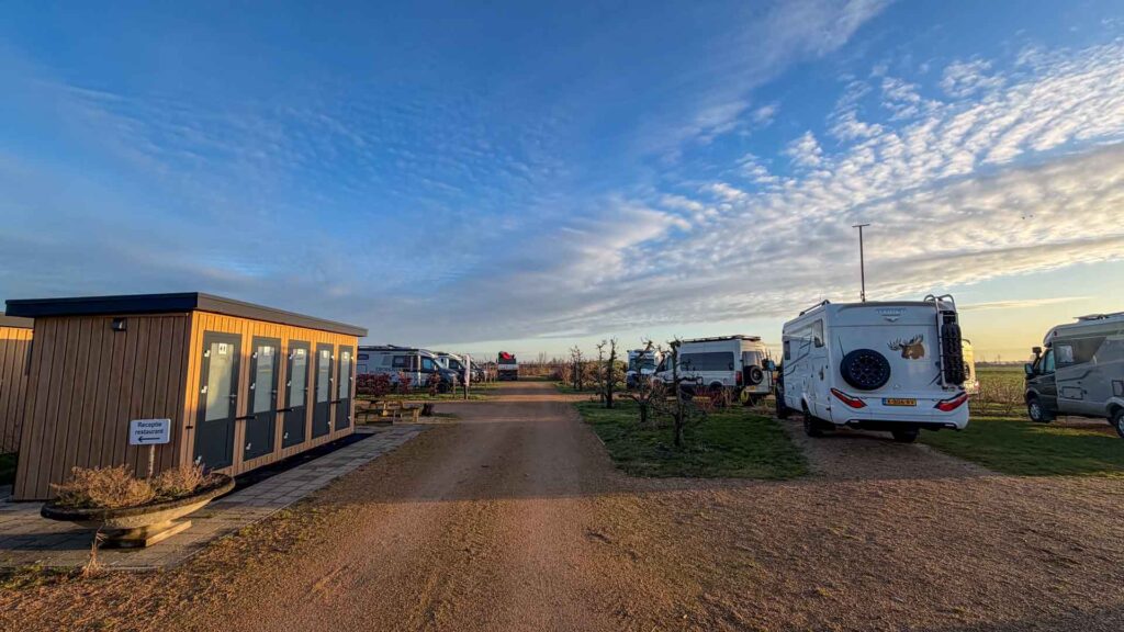 Hymer ML-T campers op Camping Zeeuws Genieten in Waarde bij aankomst op de camping