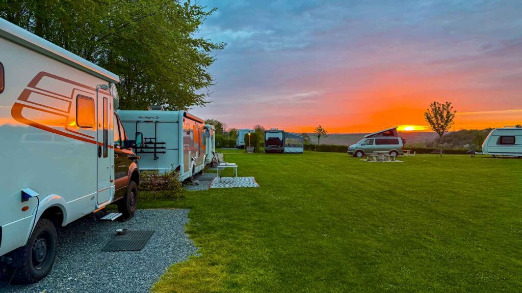 Schitterende zonsopkomst op de camping in Gulpen voordat we naar de start vertrekken