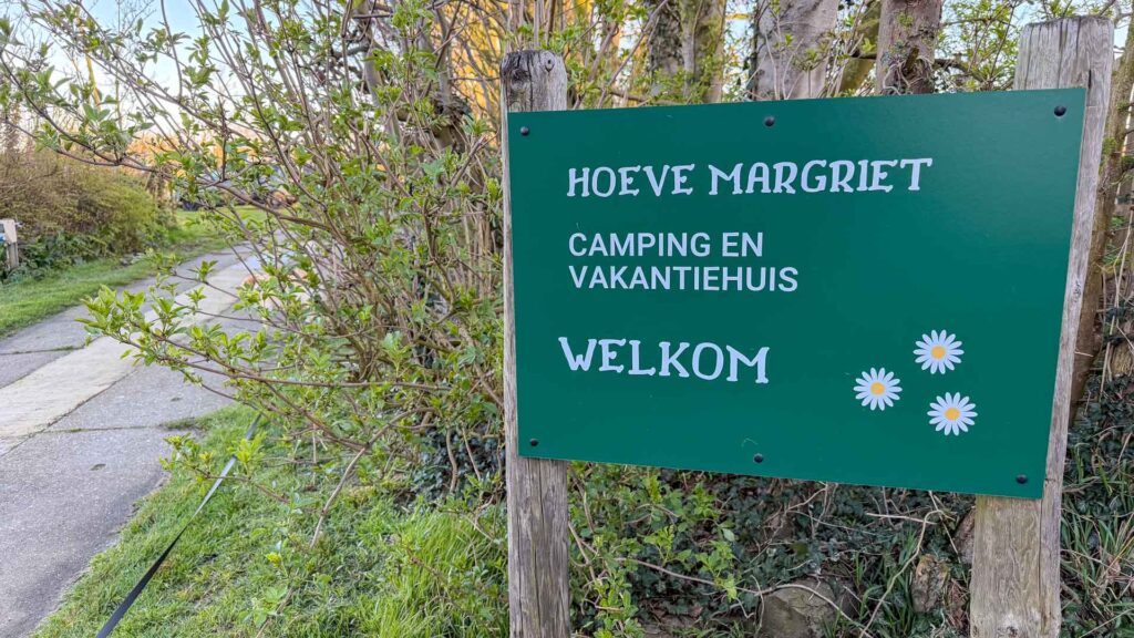Welkomsbord van Camping Hoeve Margriet op Texel