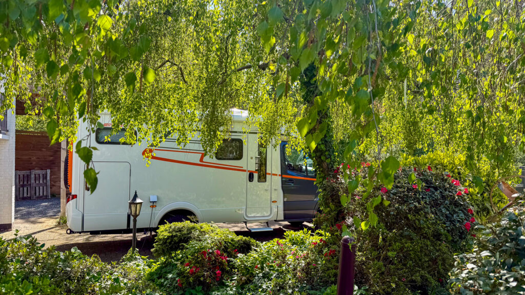 Hymer ML-T 570 4x4 camper klaar voor vertrek op de oprit in Lommel voor de Marokko reis 2026