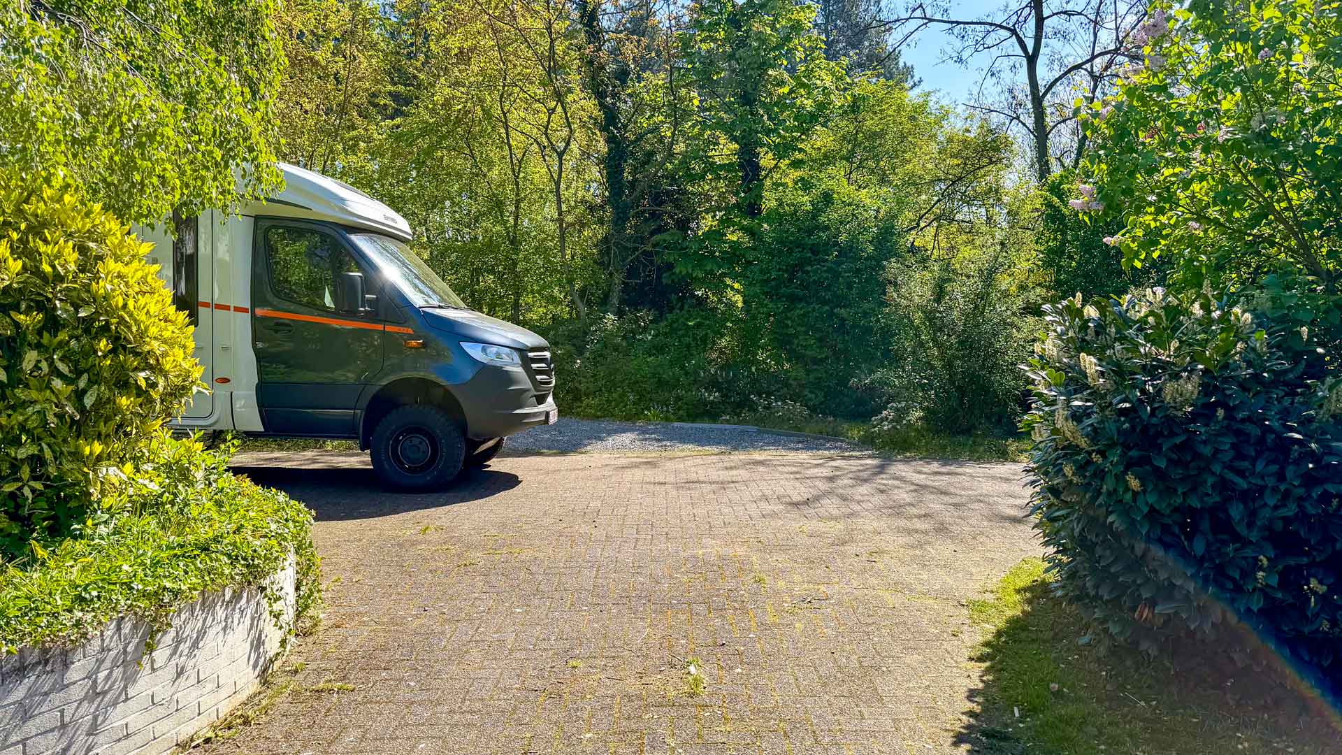 Klaar voor vertrek – Marokko camperreis 2026 Hymer ML-T 570 4x4 camper klaar voor vertrek op de oprit in Lommel voor de Marokko groepsreis 2026